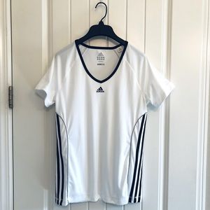 ADIDAS size M CLIMALITE Sports T-shirt. Feels silky soft, easy to wear all day!